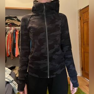 Lululemon CAMO scuba